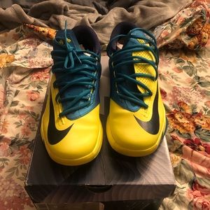 KD 6 seat pleasant size 9